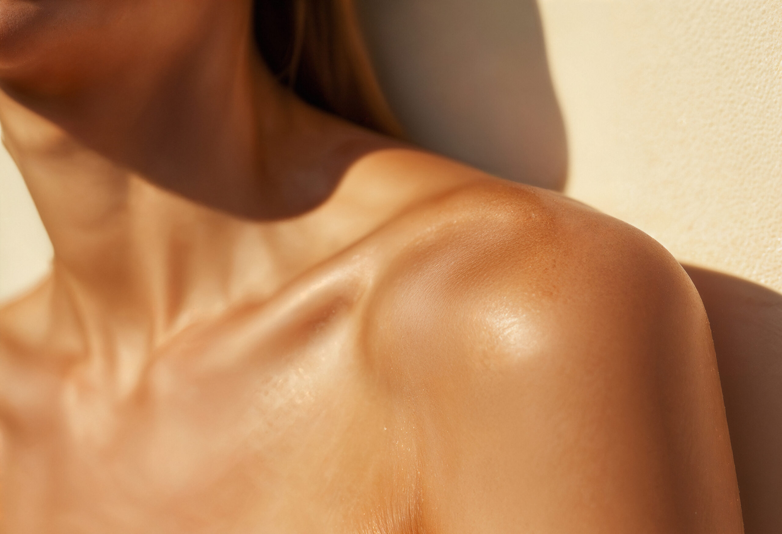 Autobronceador vs Acelerador de bronceado: 7 Diferencias clave que debes conocer antes de ponerte morena